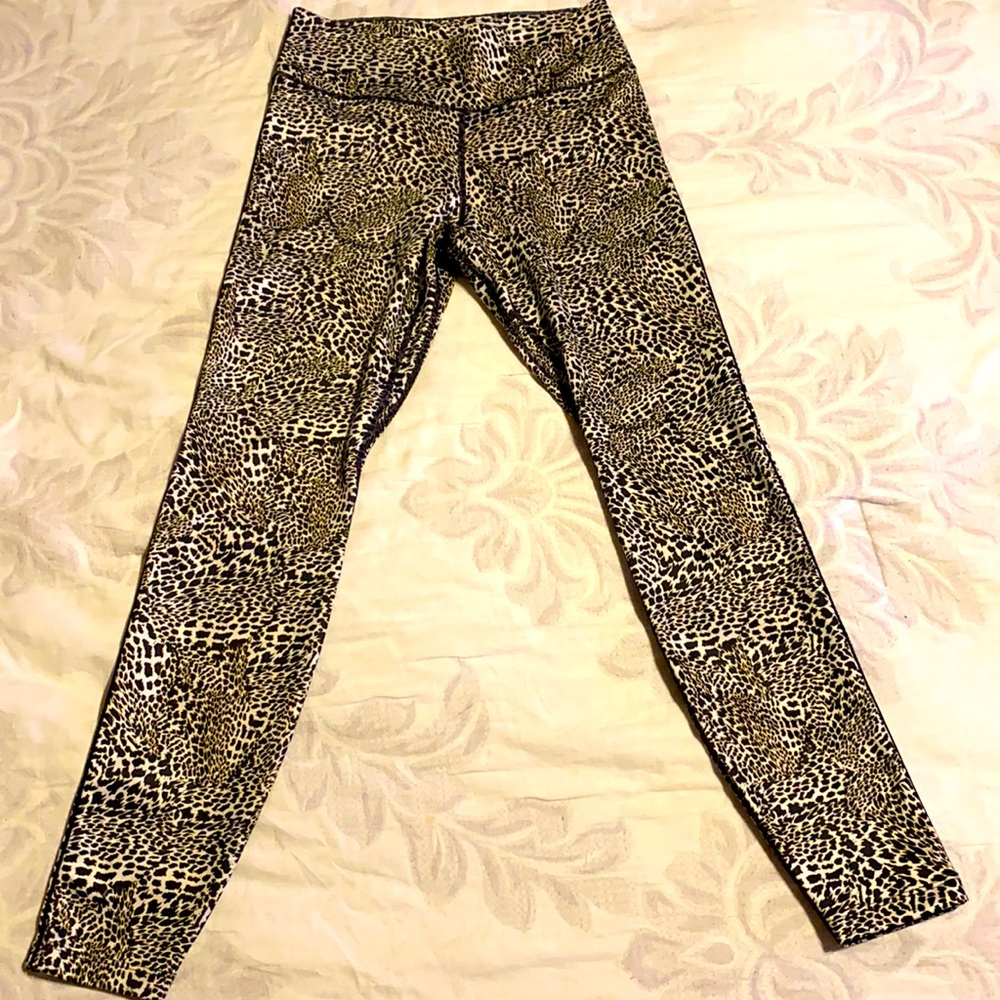 Nike small Dri-fit leggings. Excellent condition. Worn once.